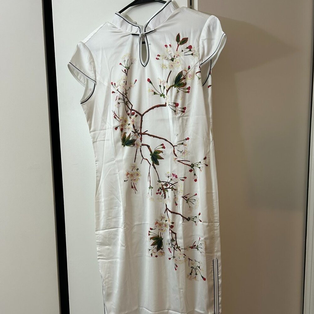 White Maxi Qipao – Beth and Brian Qipao (Size L)